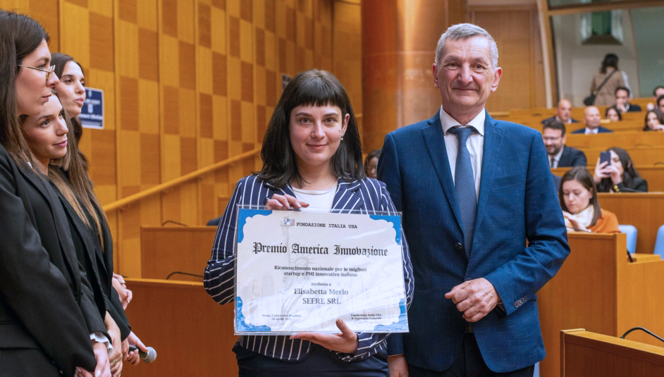 Elisabetta Merlo CEO di Seere e Luigi Bragadin Ricerca e Sviluppo ritirano il premio America Innovazione alla Camera dei Deputati di Roma